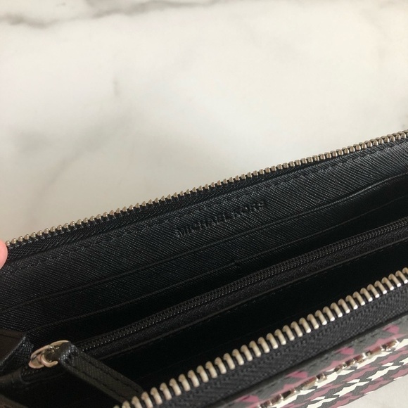 Michael Kors Houndstooth Print Continental Wallet - Picture 4 of 8